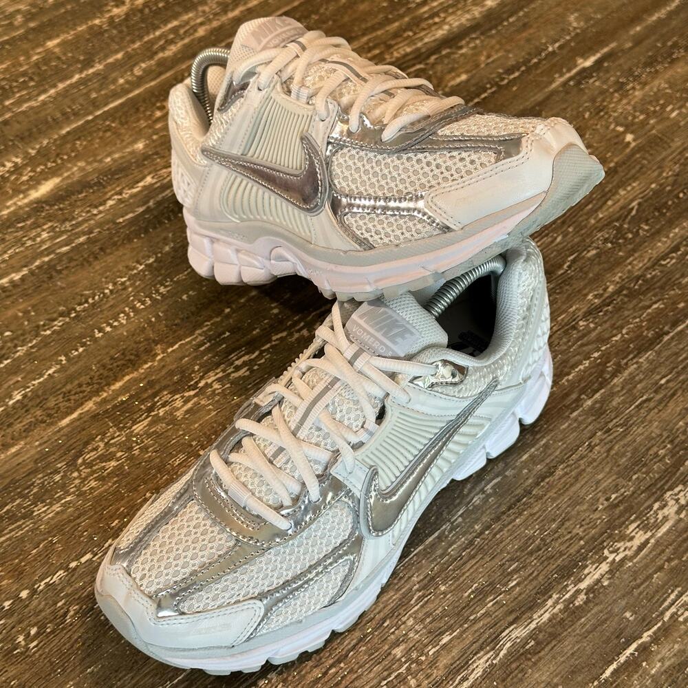 Nike Zoom Vomero 5 Sneakers Mesh Metallic Silver White Chrome Toe Womens Size 10 - Picture 2 of 15